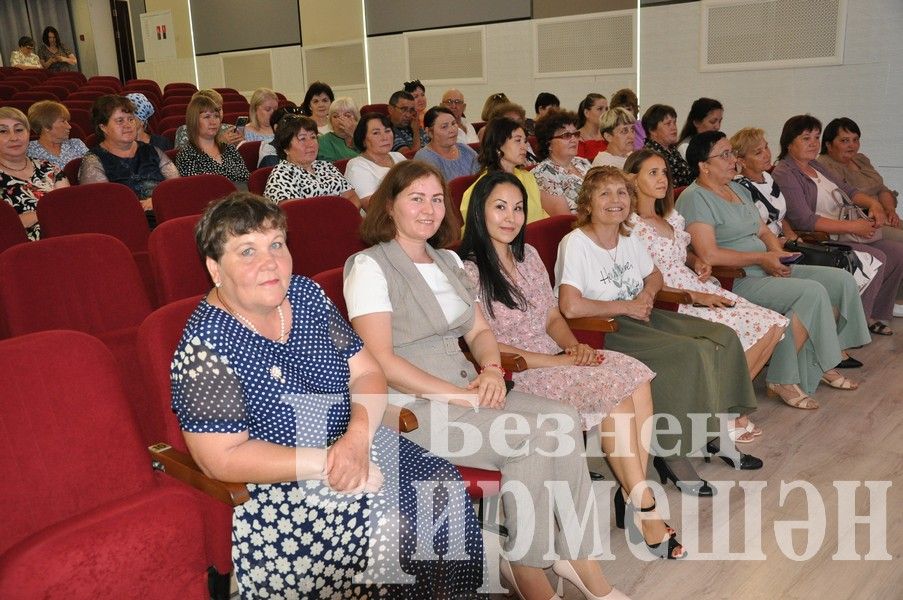 Чирмешән районы социаль хезмәткәрләре бәйрәмнәрен билгеләде (ФОТОРЕПОРТАЖ)