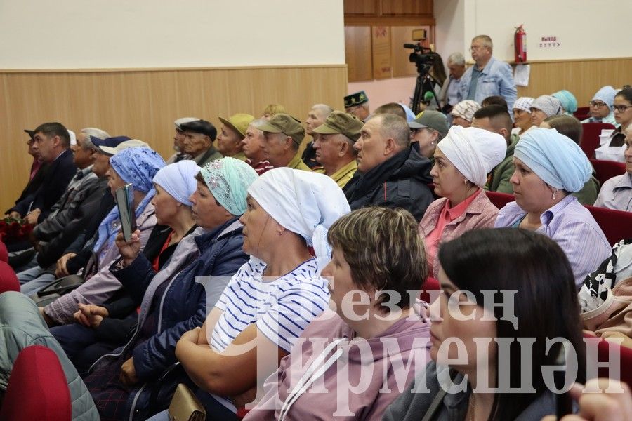 В селе Туйметкино прошел митинг по перезахоронению останков Габдуллы Ашрапова, погибшего в 1941 году (ФОТОРЕПОРТАЖ)