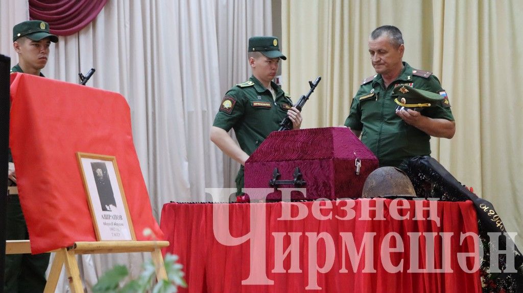 В селе Туйметкино прошел митинг по перезахоронению останков Габдуллы Ашрапова, погибшего в 1941 году (ФОТОРЕПОРТАЖ)