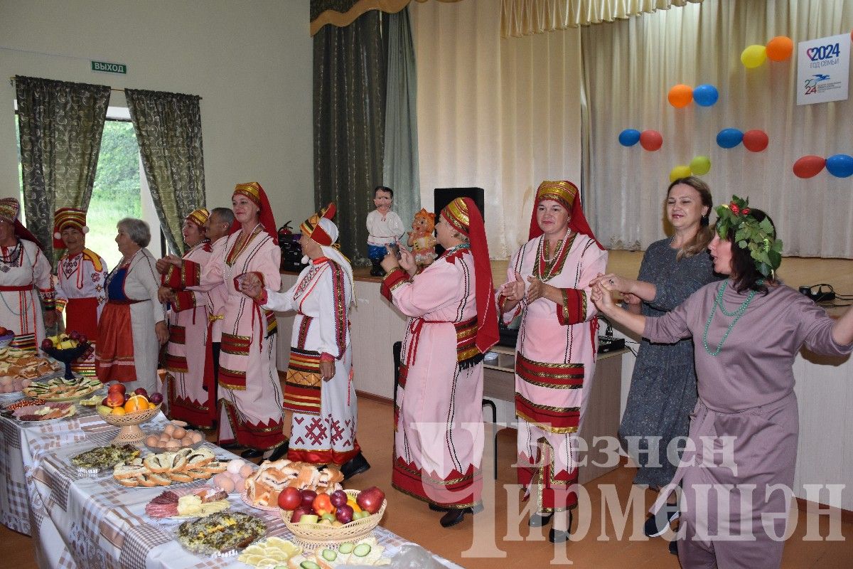 В селе Мордовское Афонькино на Троицу организовали большой праздник (ФОТОРЕПОРТАЖ)