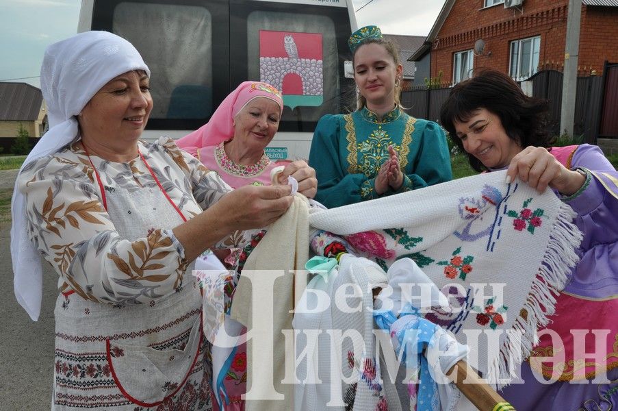 В Черемшане собирали подарки к Сабантую (ФОТОРЕПОРТАЖ)