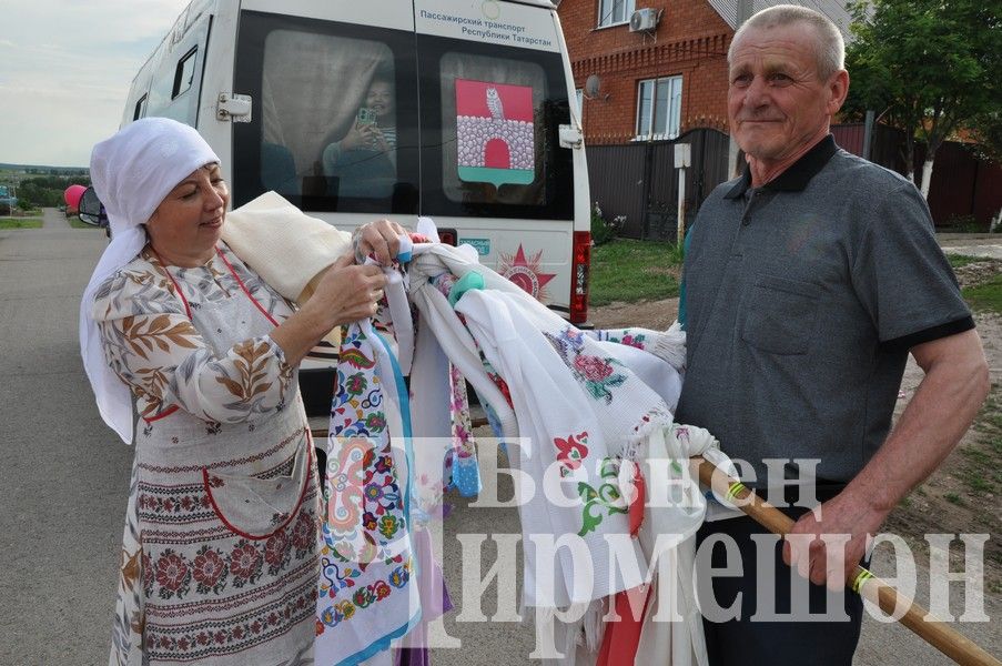 В Черемшане собирали подарки к Сабантую (ФОТОРЕПОРТАЖ)