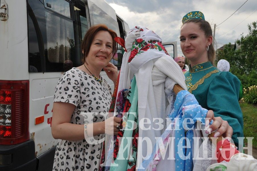 В Черемшане собирали подарки к Сабантую (ФОТОРЕПОРТАЖ)