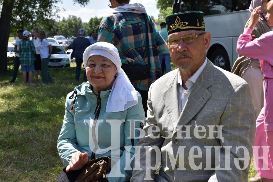 В Беркет  Ключе на Дне села ловили петуха (ФОТОРЕПОРТАЖ)