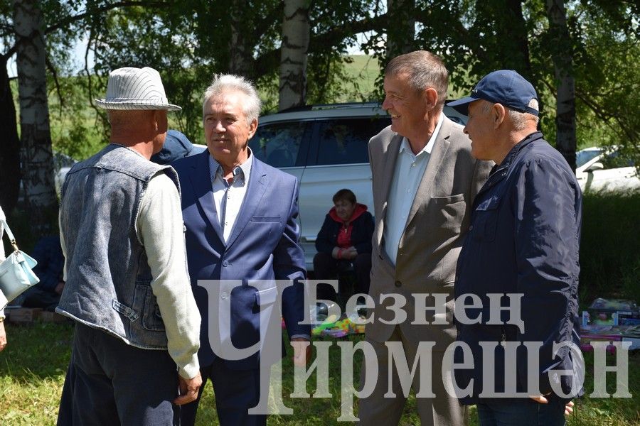 В Беркет  Ключе на Дне села ловили петуха (ФОТОРЕПОРТАЖ)