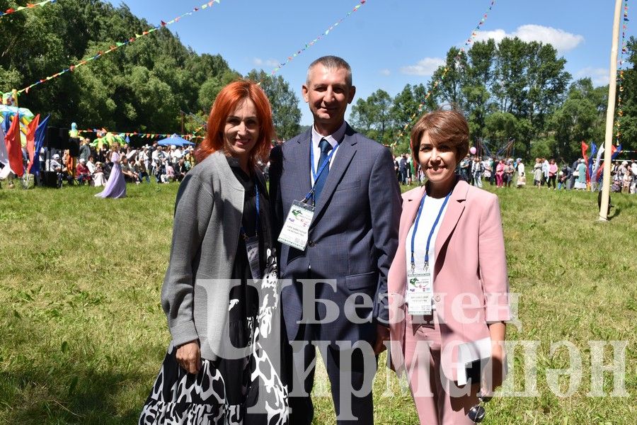 В Беркет  Ключе на Дне села ловили петуха (ФОТОРЕПОРТАЖ)