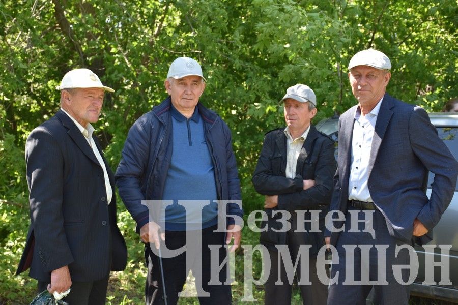 В Беркет  Ключе на Дне села ловили петуха (ФОТОРЕПОРТАЖ)