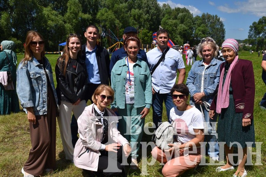 В Беркет  Ключе на Дне села ловили петуха (ФОТОРЕПОРТАЖ)