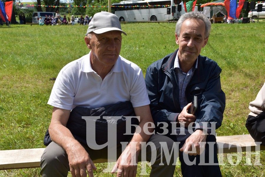 В Беркет  Ключе на Дне села ловили петуха (ФОТОРЕПОРТАЖ)