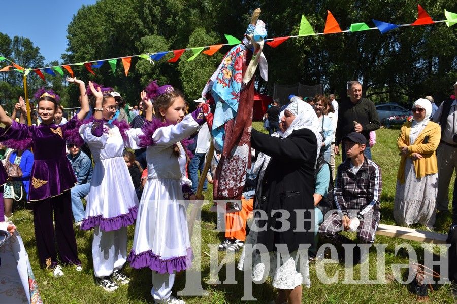 В Беркет  Ключе на Дне села ловили петуха (ФОТОРЕПОРТАЖ)