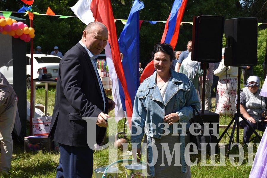 В Беркет  Ключе на Дне села ловили петуха (ФОТОРЕПОРТАЖ)