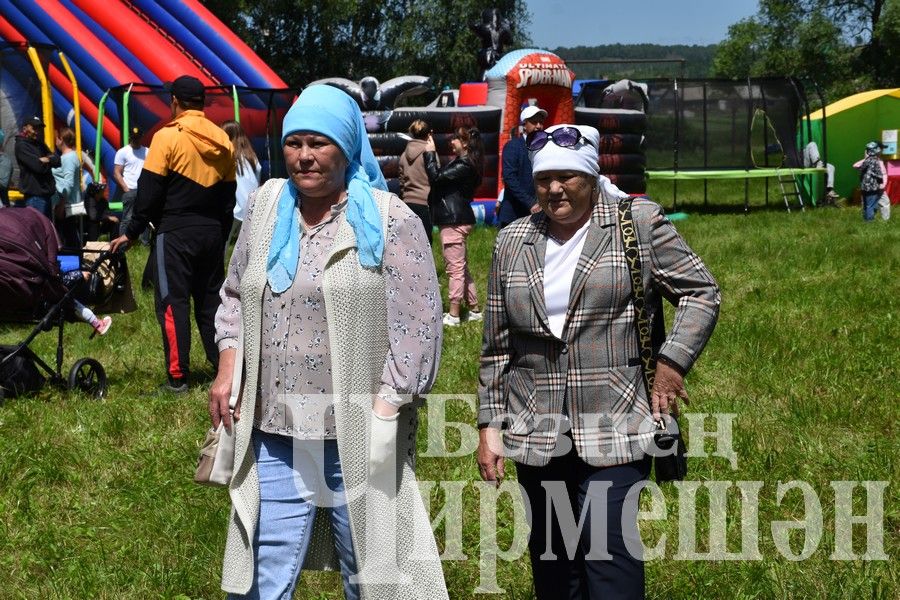 В Беркет  Ключе на Дне села ловили петуха (ФОТОРЕПОРТАЖ)