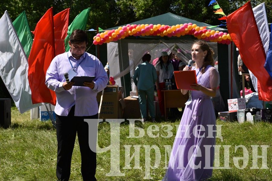 В Беркет  Ключе на Дне села ловили петуха (ФОТОРЕПОРТАЖ)