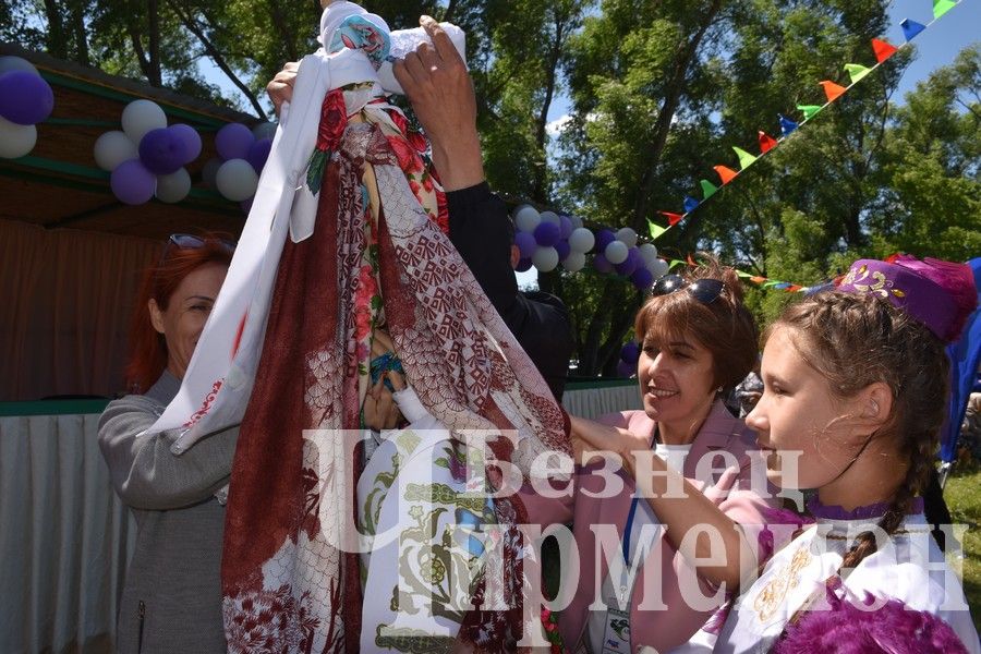 В Беркет  Ключе на Дне села ловили петуха (ФОТОРЕПОРТАЖ)