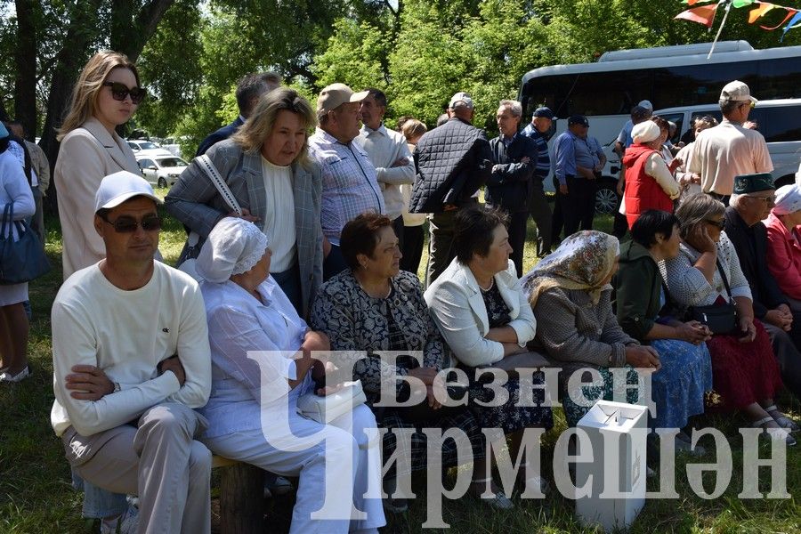 В Беркет  Ключе на Дне села ловили петуха (ФОТОРЕПОРТАЖ)