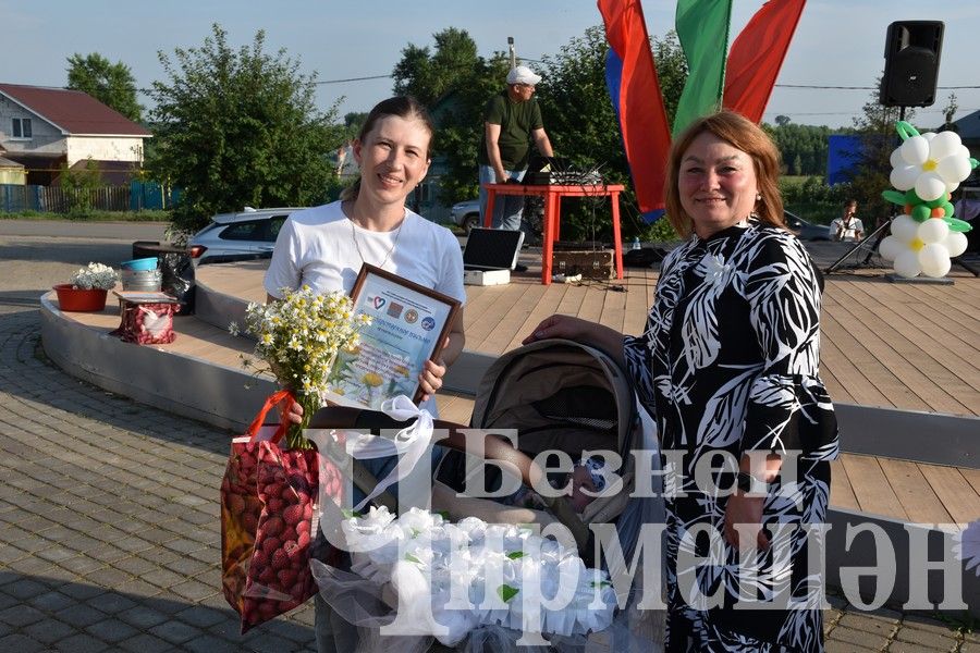 Чирмешәндә Гаилә көнендә иң матур бизәлешле коляскаларны билгеләделәр (ФОТОРЕПОРТАЖ)