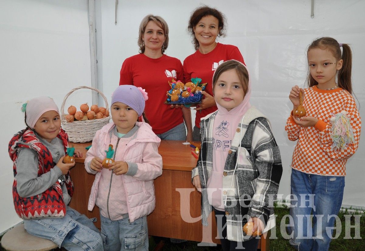 В Черемшане прошел межрегиональный фестиваль "Луковая долина" (ФОТОРЕПОРТАЖ)