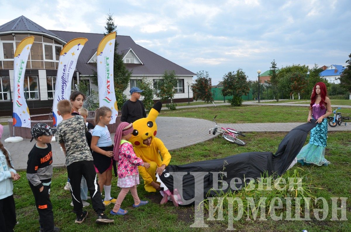 В Черемшане в рамках проекта "Культурная среда города" детей развлекал Пикачу (ФОТОРЕПОРТАЖ)