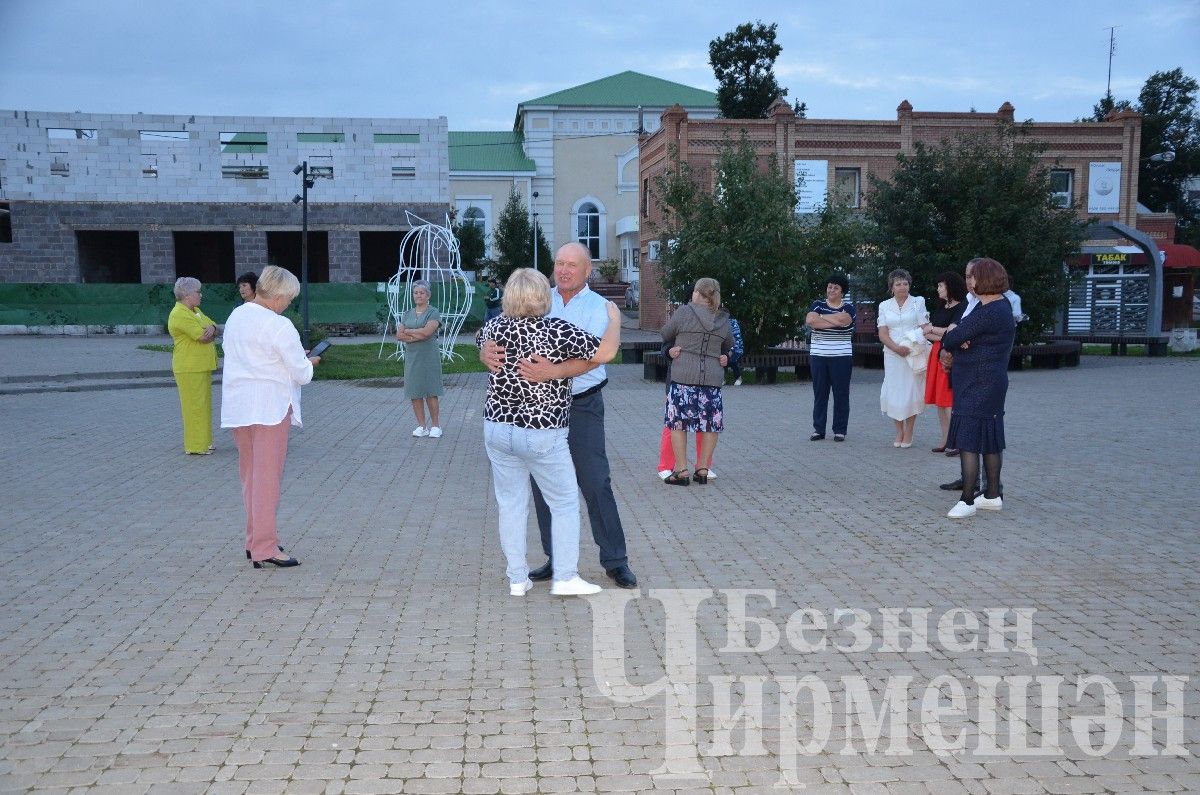 В Черемшане в рамках проекта "Культурная среда города" детей развлекал Пикачу (ФОТОРЕПОРТАЖ)