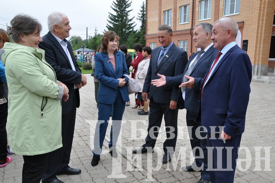 Чирмешәндә укытучыларның август конференциясе "Игелек ярминкәсеннән" башланды (ФОТОРЕПОРТАЖ)