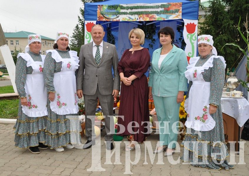 Чирмешәндә укытучыларның август конференциясе "Игелек ярминкәсеннән" башланды (ФОТОРЕПОРТАЖ)