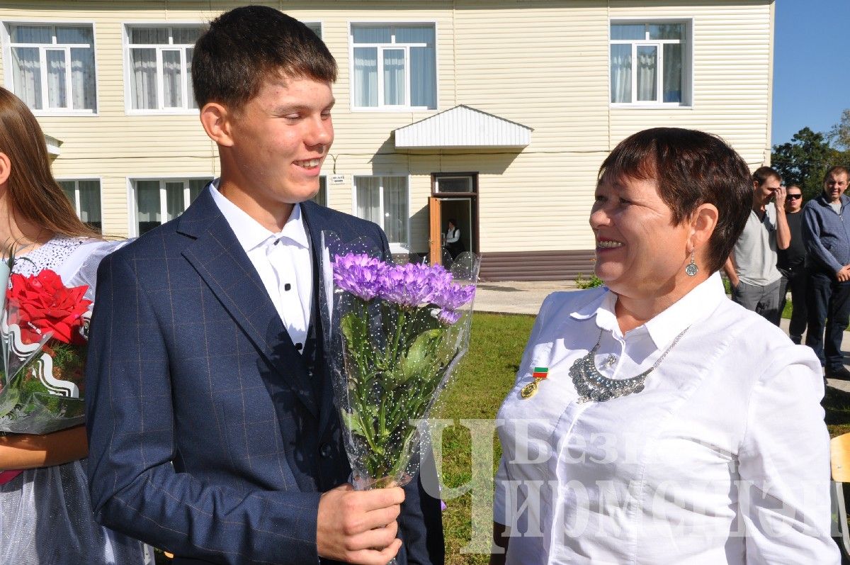 На торжественную линейку в Ивашкине пришло много гостей (ФОТОРЕПОРТАЖ)