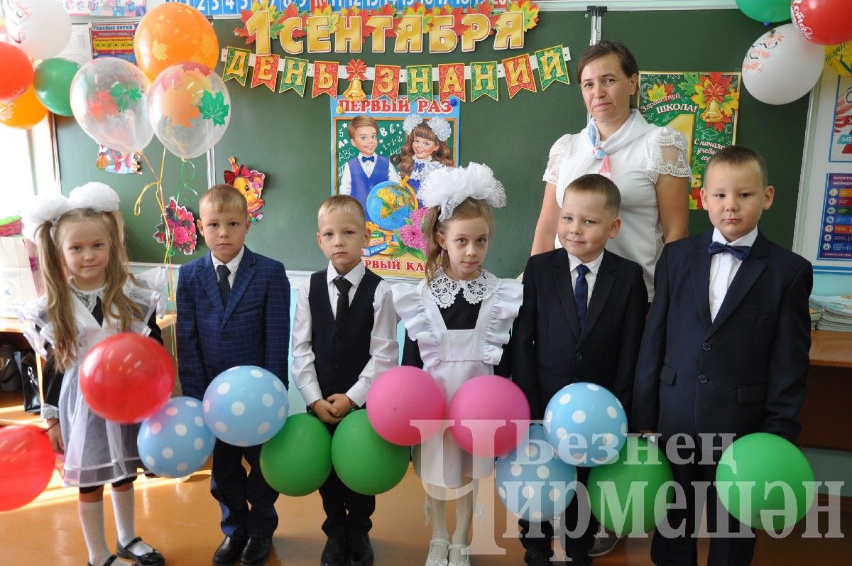 На торжественную линейку в Ивашкине пришло много гостей (ФОТОРЕПОРТАЖ)