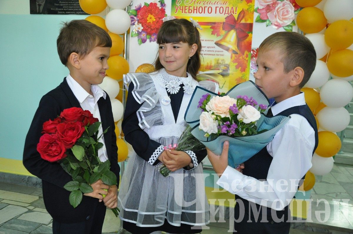 Ивашкино мәктәбендә үткән тантаналы линейкага күп кунаклар килде (ФОТОРЕПОРТАЖ)