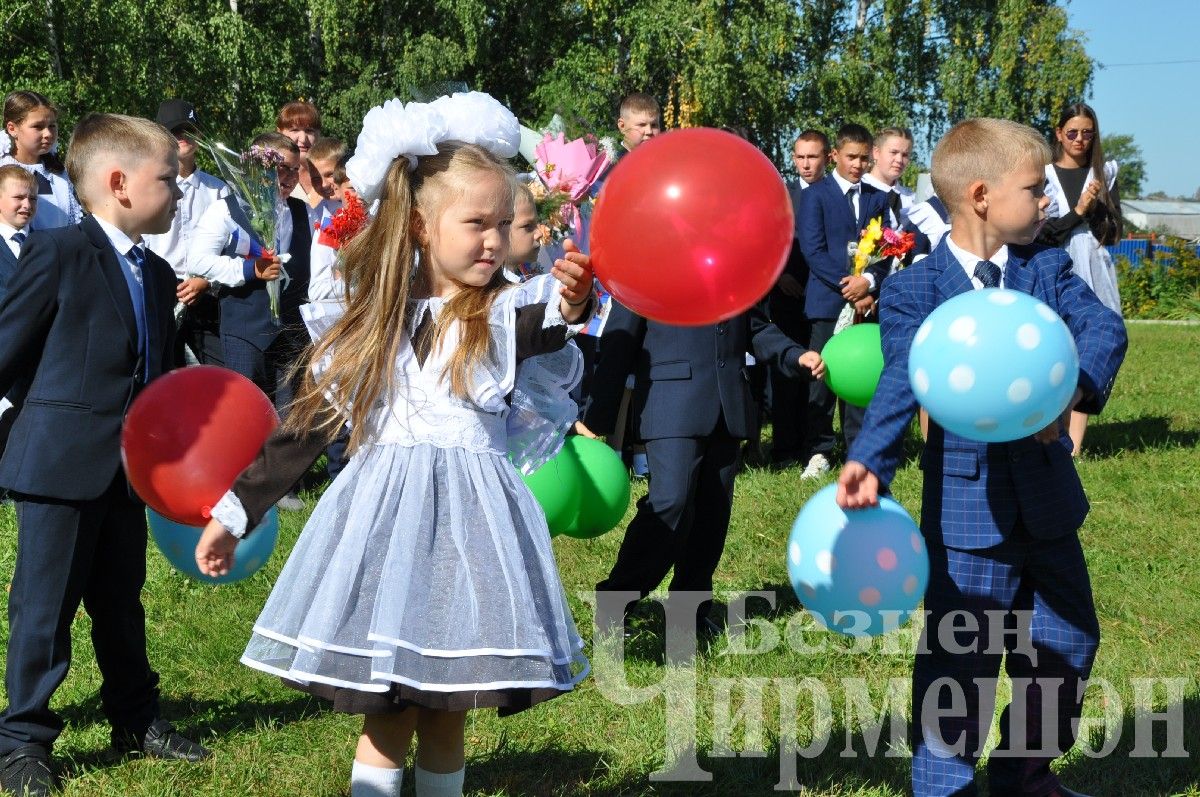 Ивашкино мәктәбендә үткән тантаналы линейкага күп кунаклар килде (ФОТОРЕПОРТАЖ)