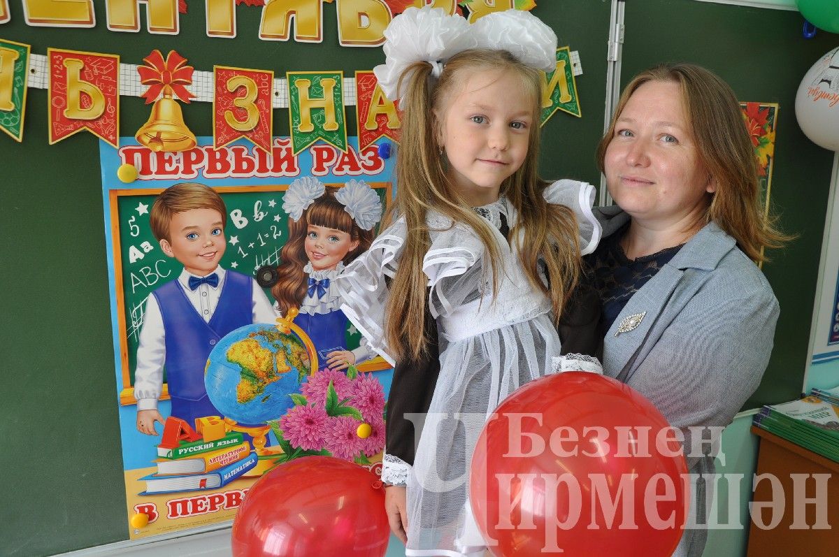 На торжественную линейку в Ивашкине пришло много гостей (ФОТОРЕПОРТАЖ)