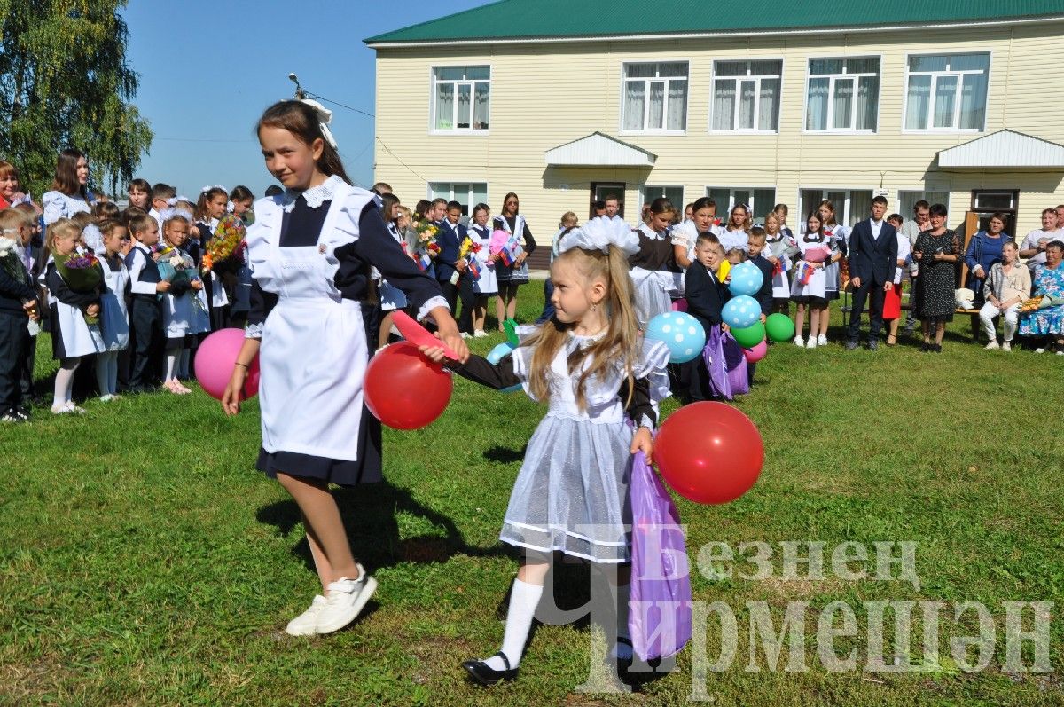 Ивашкино мәктәбендә үткән тантаналы линейкага күп кунаклар килде (ФОТОРЕПОРТАЖ)