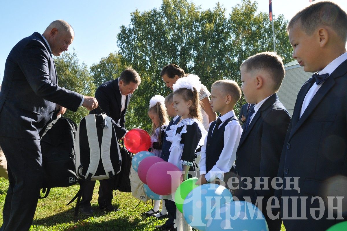 Ивашкино мәктәбендә үткән тантаналы линейкага күп кунаклар килде (ФОТОРЕПОРТАЖ)