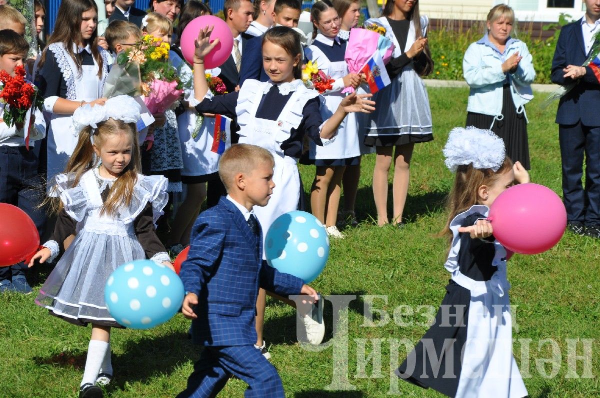 На торжественную линейку в Ивашкине пришло много гостей (ФОТОРЕПОРТАЖ)