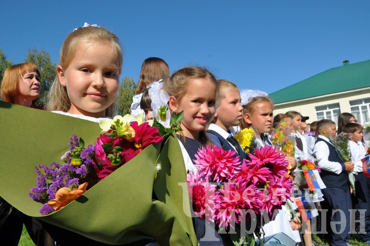 Ивашкино мәктәбендә үткән тантаналы линейкага күп кунаклар килде (ФОТОРЕПОРТАЖ)