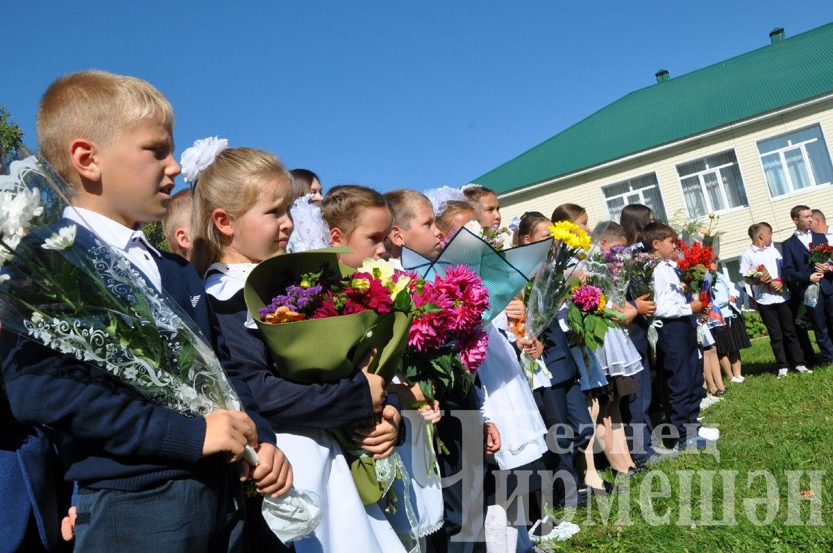 Ивашкино мәктәбендә үткән тантаналы линейкага күп кунаклар килде (ФОТОРЕПОРТАЖ)