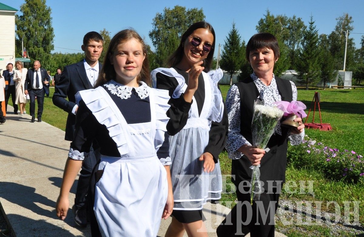 Ивашкино мәктәбендә үткән тантаналы линейкага күп кунаклар килде (ФОТОРЕПОРТАЖ)