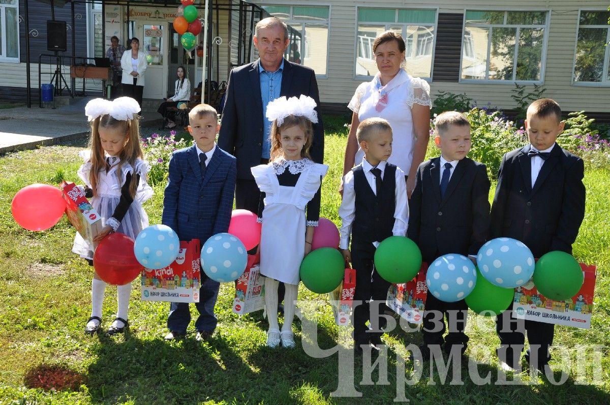 Ивашкино мәктәбендә үткән тантаналы линейкага күп кунаклар килде (ФОТОРЕПОРТАЖ)