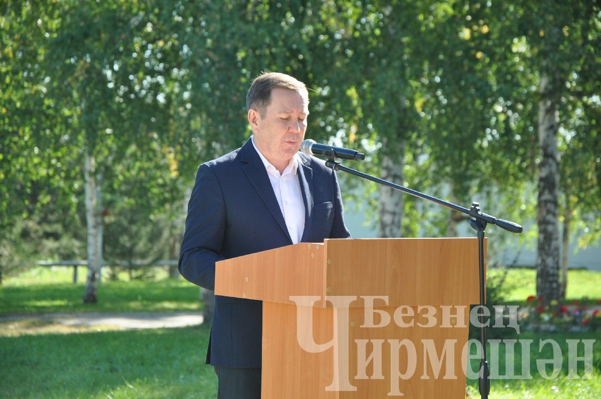 На торжественную линейку в Ивашкине пришло много гостей (ФОТОРЕПОРТАЖ)