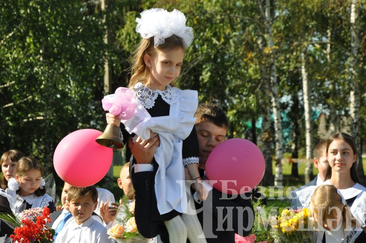 Ивашкино мәктәбендә үткән тантаналы линейкага күп кунаклар килде (ФОТОРЕПОРТАЖ)