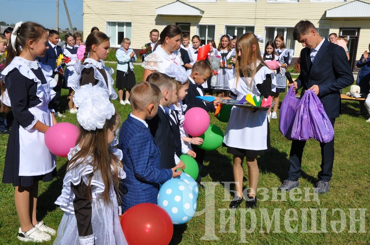 На торжественную линейку в Ивашкине пришло много гостей (ФОТОРЕПОРТАЖ)