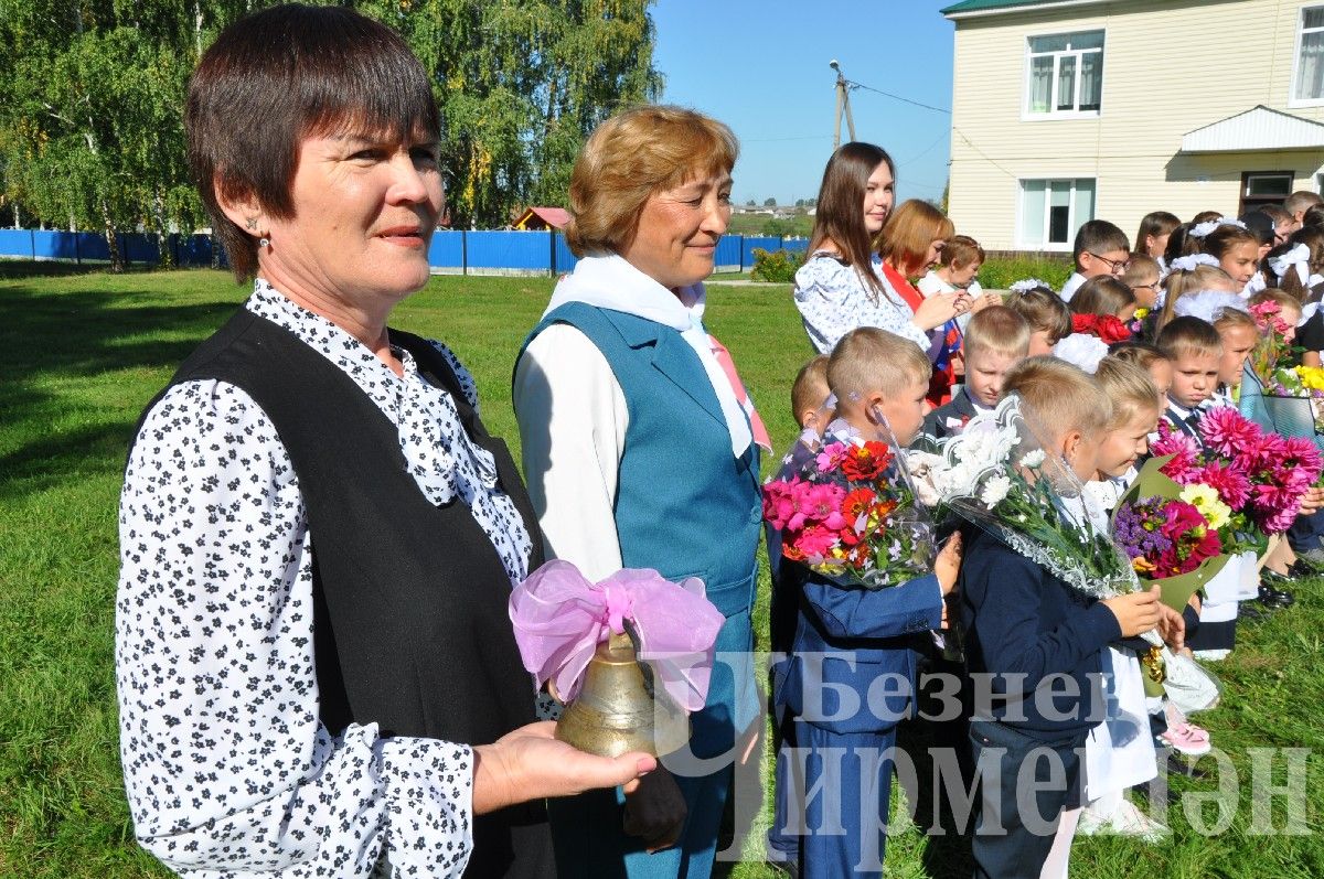 На торжественную линейку в Ивашкине пришло много гостей (ФОТОРЕПОРТАЖ)