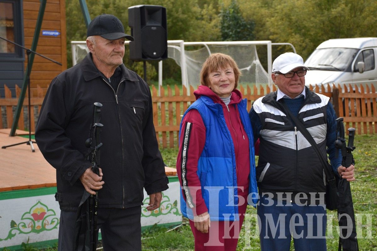 В Черемшане состоялся II районный фестиваль любителей скандинавской ходьбы (ФОТОРЕПОРТАЖ)