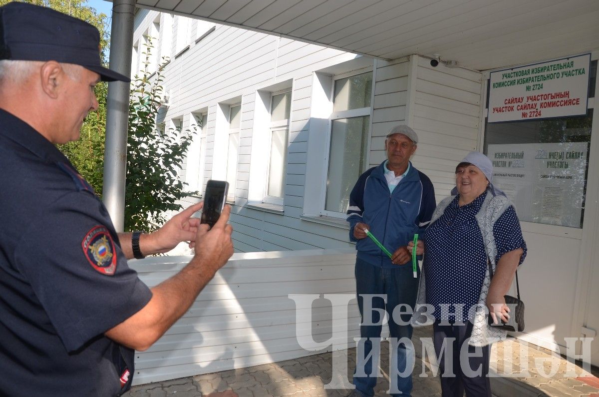 Фоторепортаж с избирательных участков Черемшанского района