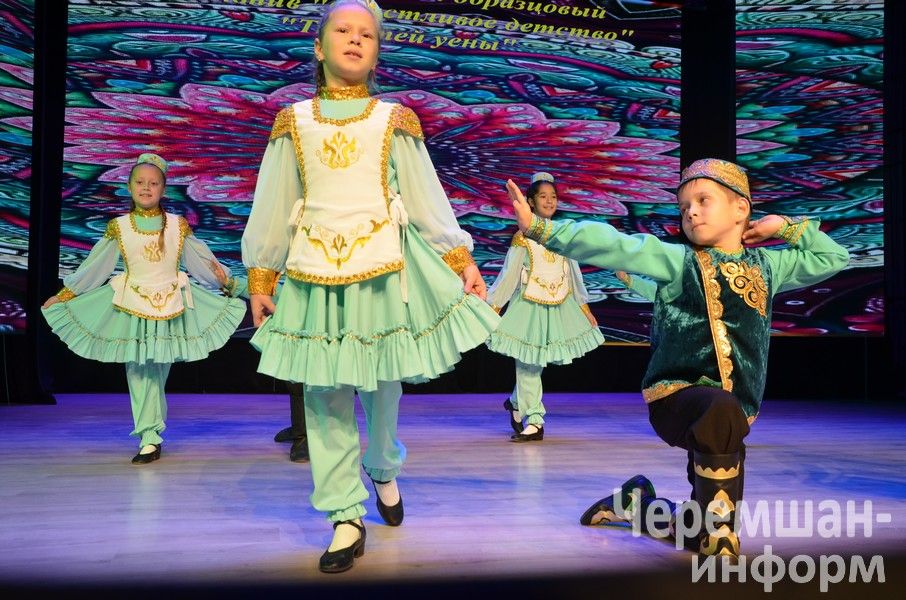 Бүген өлкәннәребез өчен район мәдәният йортында матур чара үтте (ФОТОРЕПОРТАЖ)