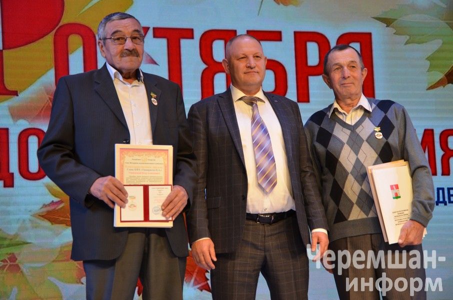 Бүген өлкәннәребез өчен район мәдәният йортында матур чара үтте (ФОТОРЕПОРТАЖ)