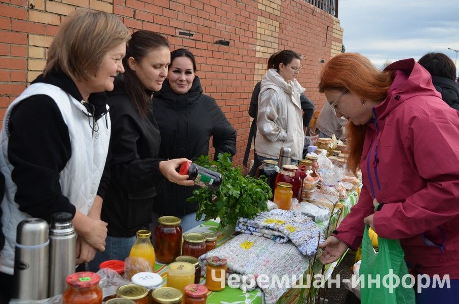 В Черемшане прошла очередная благотворительная ярмарка (ФОТОРЕПОРТАЖ)