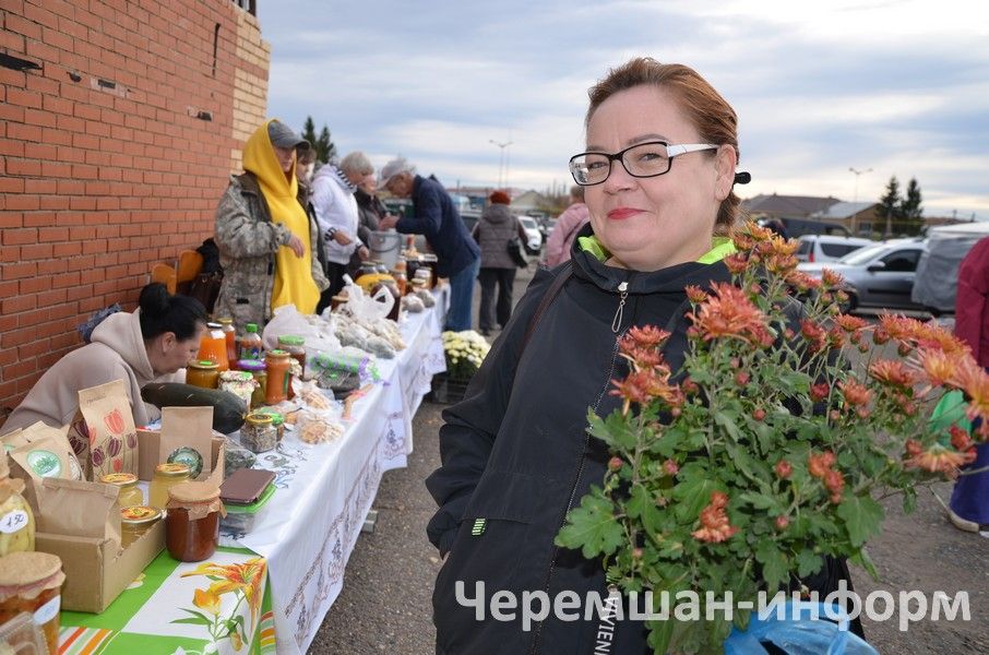 В Черемшане прошла очередная благотворительная ярмарка (ФОТОРЕПОРТАЖ)