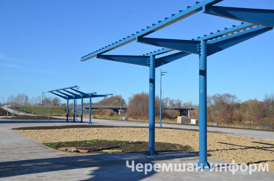 Район үзәгендә Чирмешән елгасы яр буе күзгә күренеп матурая (ФОТОРЕПОРТАЖ)