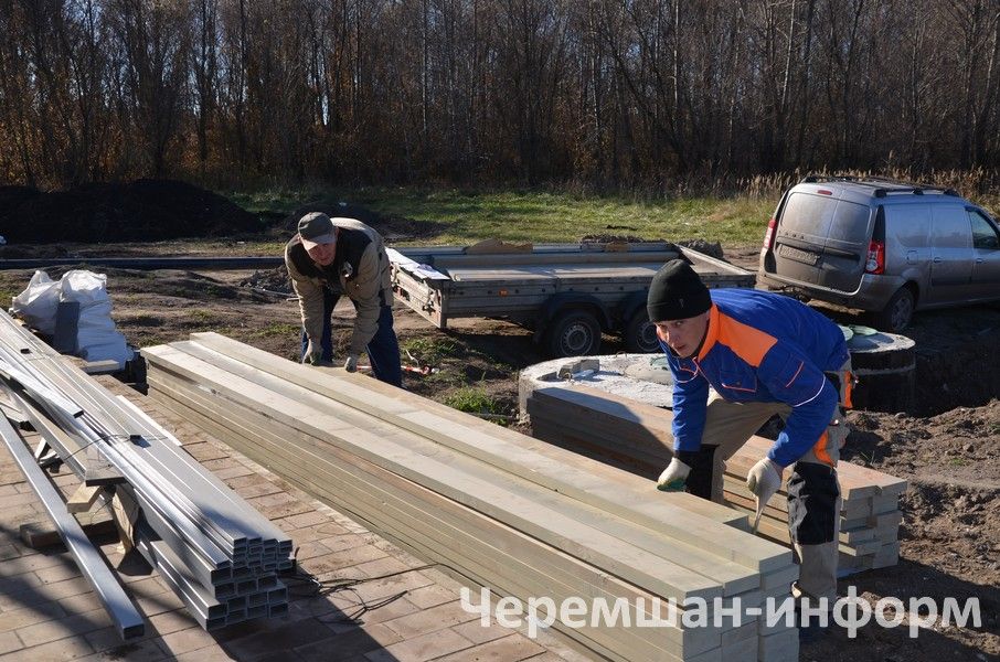 Район үзәгендә Чирмешән елгасы яр буе күзгә күренеп матурая (ФОТОРЕПОРТАЖ)