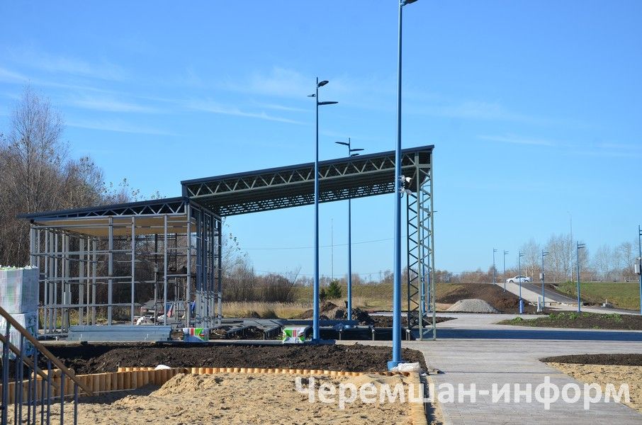 Район үзәгендә Чирмешән елгасы яр буе күзгә күренеп матурая (ФОТОРЕПОРТАЖ)